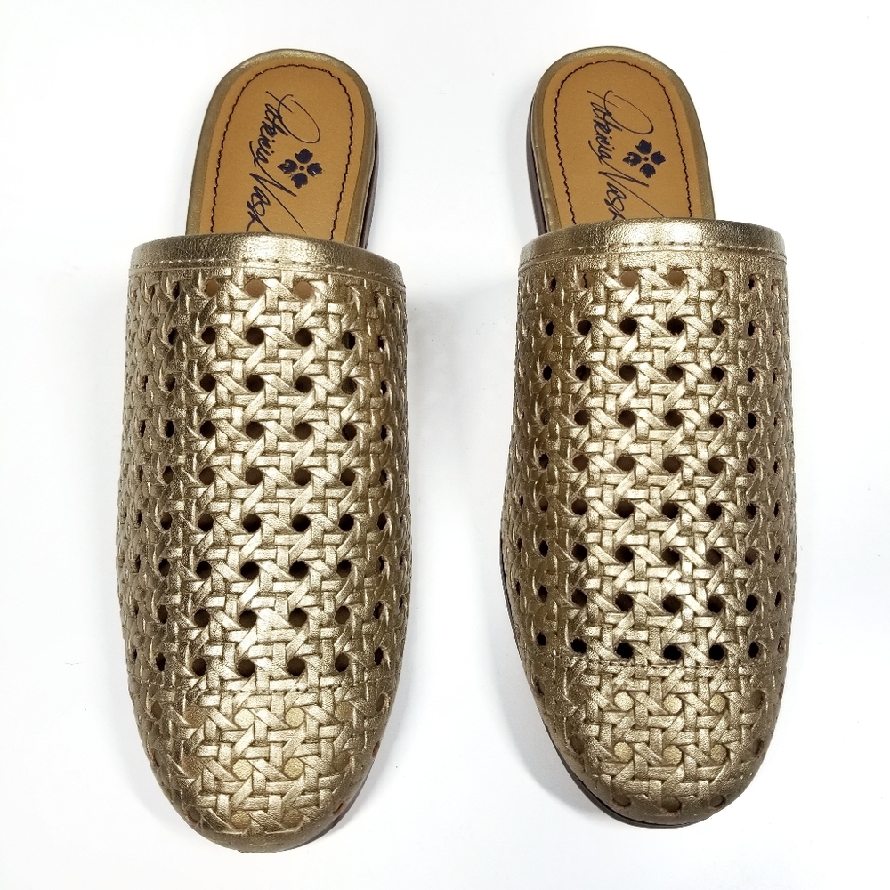 Patricia Nash | NWOT Flavia Perforated Slides